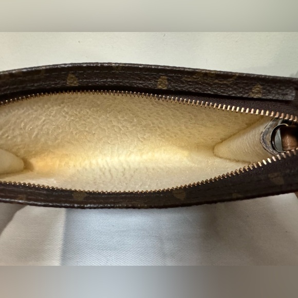 Auth Louis Vuitton Monogram Cosmetics Pouch/ Wallet/ clutch (from Bucket PM) - Picture 11 of 13